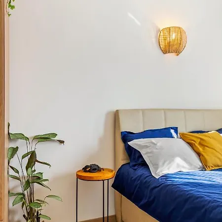 Urban Utopia - National Theatre view דירה